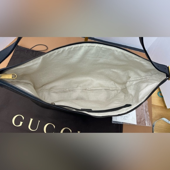 GUCCI Authentic.Half-Moon leather Bag with inspired vintage logo style. - Picture 14 of 16